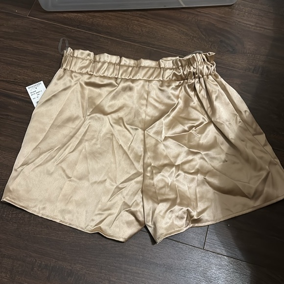 Shorts - Picture 3 of 3